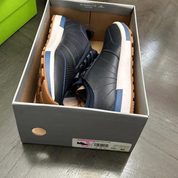 Vionic Trent Sneaker - Picture 2 of 16